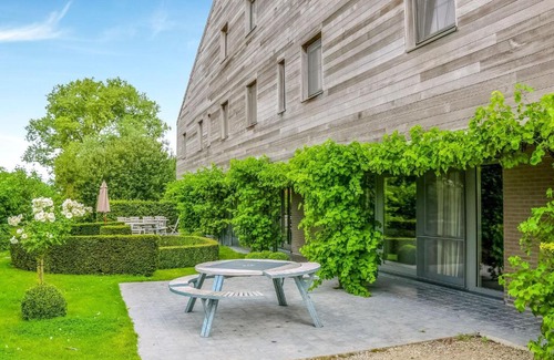 Alveringem Casa | Serene Holiday Home in Gijverinkhove with Terrace, Garden