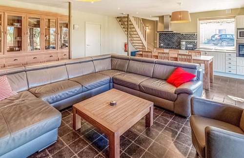 Alveringem Casa | Serene Holiday Home in Gijverinkhove with Terrace, Garden