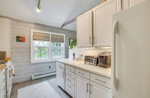 Holmes Cabaña | Serene Holmes Cottage Near Lakes & Trails!