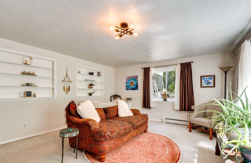 Boulder Casa | Serene Home w/ Hot Tub - 6 Mi to Boulder Falls!