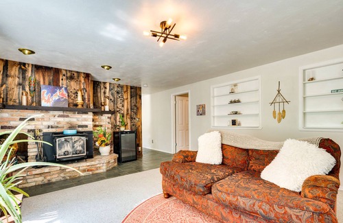 Boulder Casa | Serene Home w/ Hot Tub - 6 Mi to Boulder Falls!