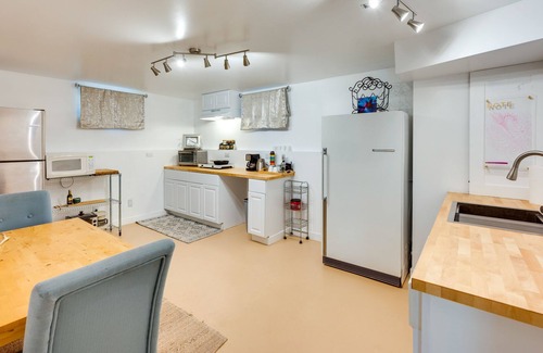 Boulder Casa | Serene Home w/ Hot Tub - 6 Mi to Boulder Falls!