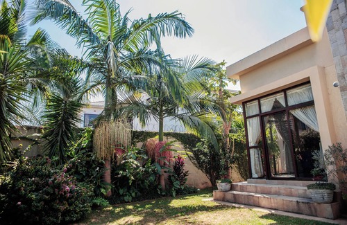 Lusaka Casa | Serene home with enough bedrooms and bathrooms for a family travelling together.