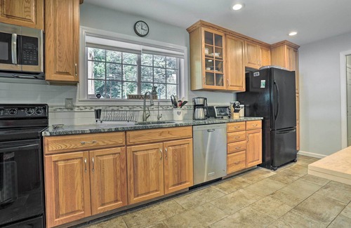 Hopatcong Casa | Serene Hopatcong Cottage w/ 50-Foot Dock!