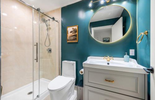 Dunbar Casa | Serene Kerrisdale Retreat, Private Room with Shared Amenities