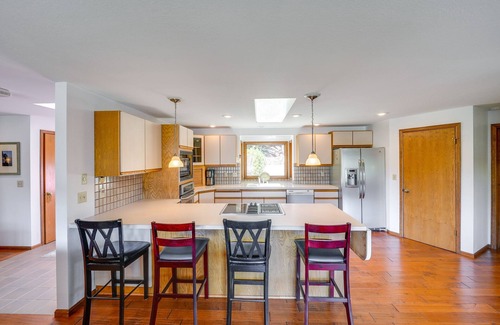 La Conner Casa | Serene La Conner Retreat w/ Fireplace & Deck!