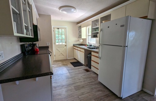 Edgar Casa | Serene Lake House: Nightlife & Wildlife Nearby