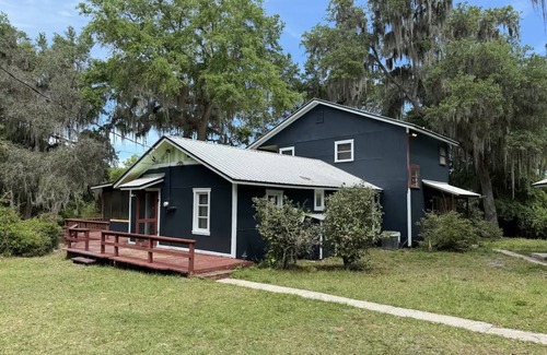 Edgar Casa | Serene Lake House: Nightlife & Wildlife Nearby
