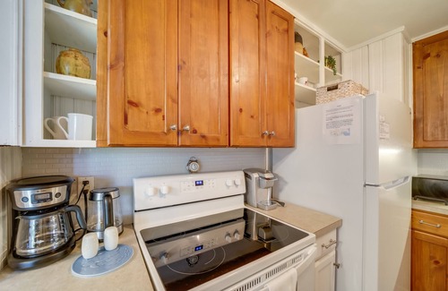 Lake Junaluska Apartamento | Serene Lake Junaluska Gem: Deck & Mountain Views