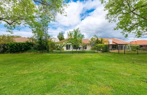 Westlake Village Casa | Serene Lake Retreat