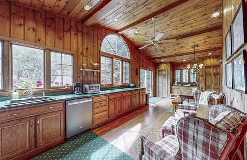Boulder Junction Casa | Serene Lakefront Home w/ Wifi, docks, kayaks, gas grill, fire pit & more