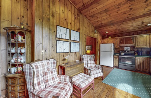 Boulder Junction Casa | Serene Lakefront Home w/ Wifi, docks, kayaks, gas grill, fire pit & more