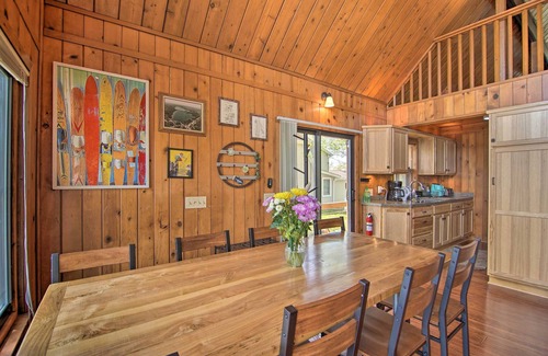 Twin Lakes Cabina | Serene Lakefront Escape: Boat Dock & Grill!