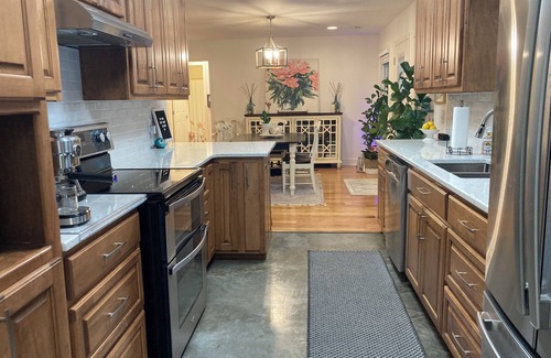Scottsboro Casa | Serene lakefront home on Lake Guntersville with boat house & fishing from dock