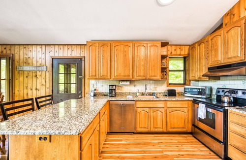 Mineral Casa | Serene lakefront home with free WiFi, private dock, game room, & central AC