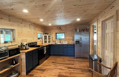 Eddington Casa | Serene Lakefront Retreat - 3 bedroom, pet-friendly, private, boat access
