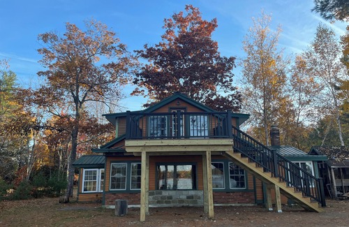 Eddington Casa | Serene Lakefront Retreat - 3 bedroom, pet-friendly, private, boat access