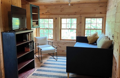 Eddington Casa | Serene Lakefront Retreat - 3 bedroom, pet-friendly, private, boat access