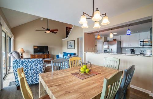 Litchfield by the Sea Casa | Serene Lakeview Retreat 3BR Villa Beach Access