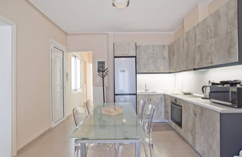 Piraeus Apartamento | Serene Living - Dos Habitaciones Piso, Capacidad 4