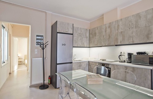 Piraeus Apartamento | Serene Living - Dos Habitaciones Piso, Capacidad 4