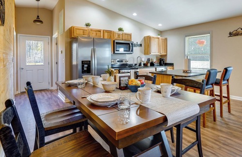 Logan Cabaña | Serene Logan Retreat w/ Hot Tub & Stargazing Dome