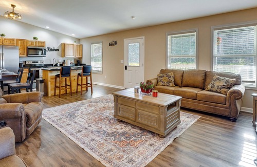 Logan Cabaña | Serene Logan Retreat w/ Hot Tub & Stargazing Dome