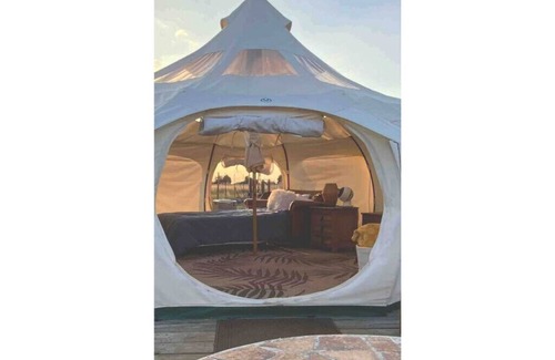 Paige Alquiler De RV | Serene Lotus Belle with salt water jacuzzi!