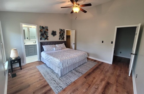 Calverton Casa | Serene, luxurious & cozy townhome with gym in quiet neighborhood near amenities!