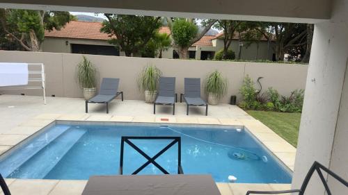 Hartbeespoort Apartamento | Serene Luxury at Amigo House
