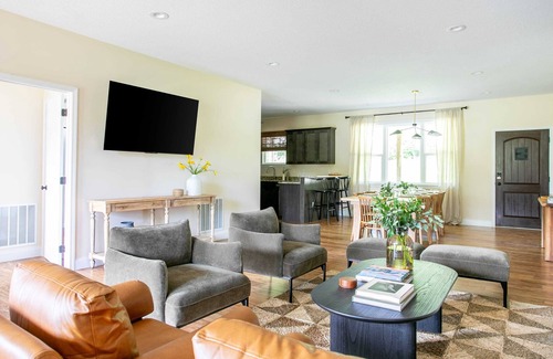 Weaverville Casa | Serene Luxury Retreat| Hot Tub|Views