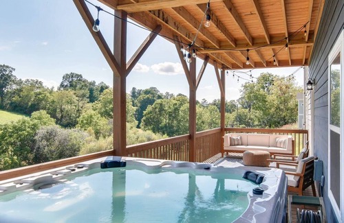Weaverville Casa | Serene Luxury Retreat| Hot Tub|Views