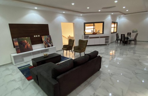 La Somone Villa | Serene Luxury Retreat and Relaxation Oasis