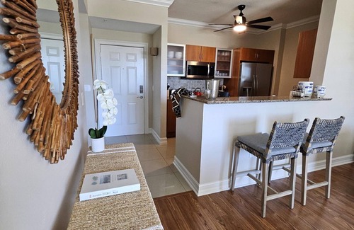 East Ocean Ave Condominio | Serene Marina Views await at this One-Bedroom Gem. Intercoastal living!