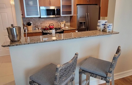 East Ocean Ave Condominio | Serene Marina Views await at this One-Bedroom Gem. Intercoastal living!