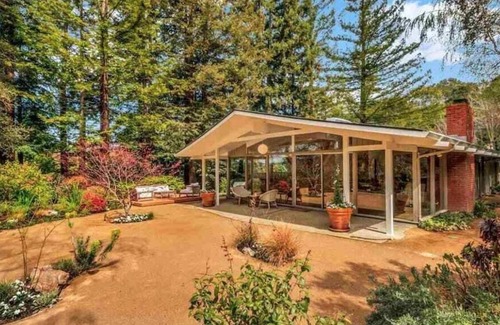 Monterey Ter Casa | Hogar sereno de mediados de siglo en Orinda