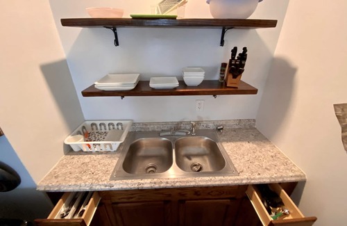Birmingham Casa | Serene & Modern | 5★ Location, ♛Queen Bed, Parking