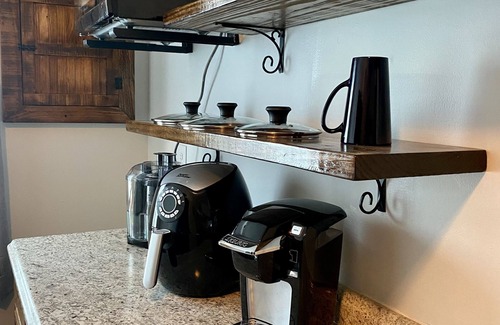 Birmingham Casa | Serene & Modern | 5★ Location, ♛Queen Bed, Parking