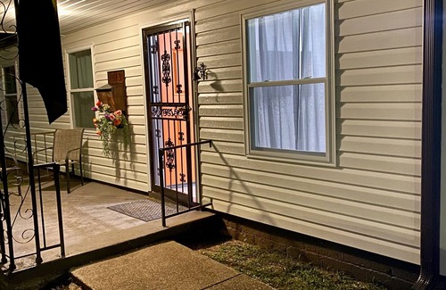 Birmingham Casa | Serene & Modern | 5★ Location, ♛Queen Bed, Parking