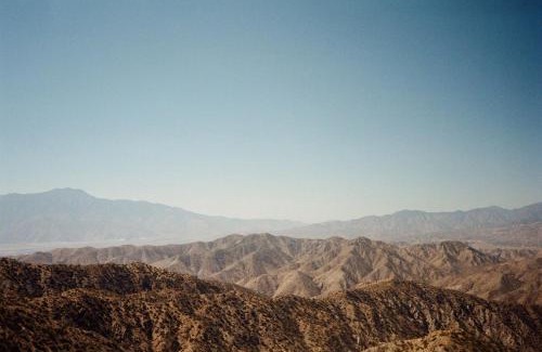 Wonder Valley Casa | Serene Modern Home Backdoor with great WiFi, games, movies, patio seating and bbq Easy Access to North Joshua Tree National Park in 10 minutes