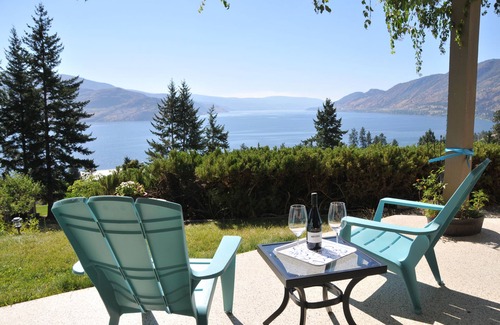 Central Okanagan Casa | Serene, modern suite with spectacular lake views