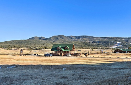 Angel Fire Condominio | Serene Mtn-View Condo < 2 Mi to Angel Fire Resort!