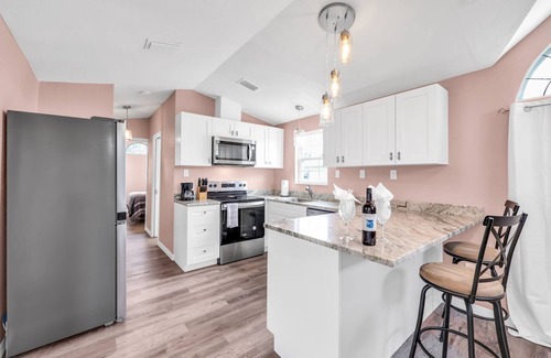 Iona Casa | Serene Oasis - 2 Bedroom - Less than 5 miles to the beaches!