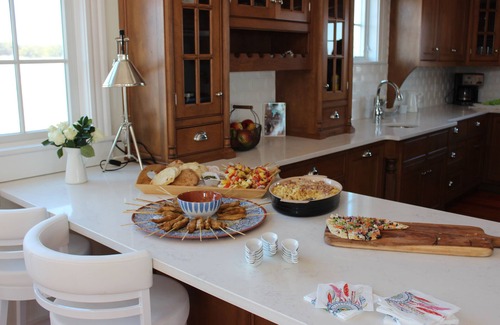 Madequecham Casa | Serene oasis that abuts 500 acres of conservation land near a secluded beach.