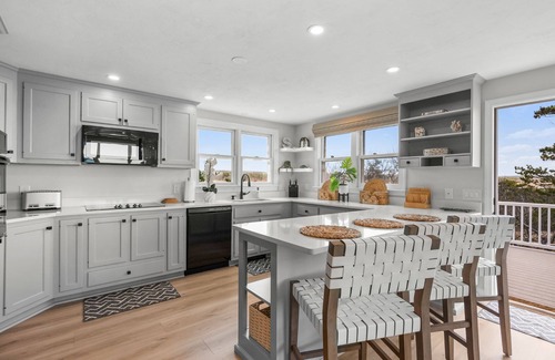 East Sandwich Casa | Serene Oceanfront Getaway w/ Stunning Views