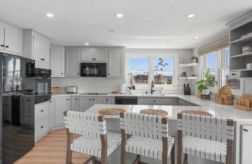 East Sandwich Casa | Serene Oceanfront Getaway w/ Stunning Views
