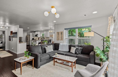 Fayetteville Casa | Serene On Maple - Close to DT and U of A