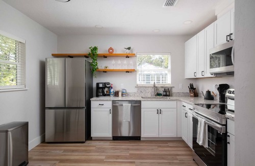 Gainesville Condominio | Serene Place - Walk to UF - Free Parking