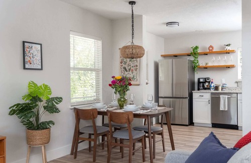 Gainesville Condominio | Serene Place - Walk to UF - Free Parking