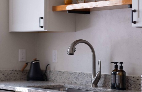 Gainesville Condominio | Serene Place - Walk to UF - Free Parking